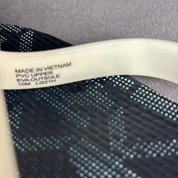 🔥🔥🔥Michael Kors Gray and White Sandals Size: 10M🔥🔥🔥 - Picture 3 of 6